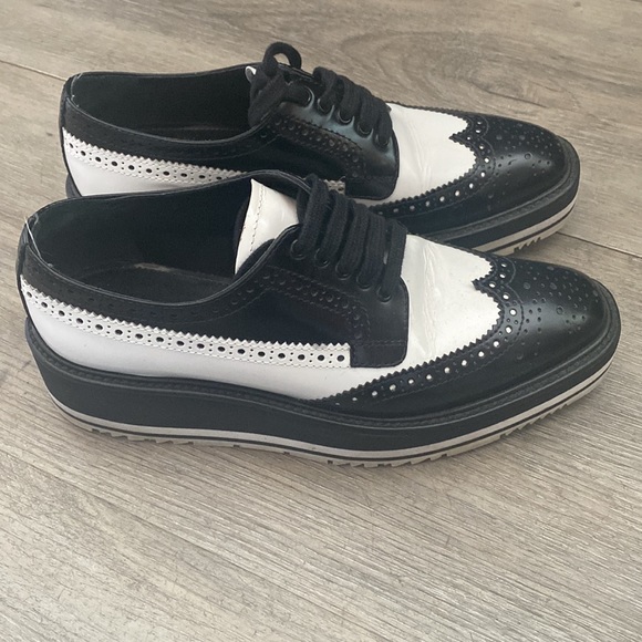 PRADA
Bicolor Leather platform Oxfords / brogues - Picture 3 of 5